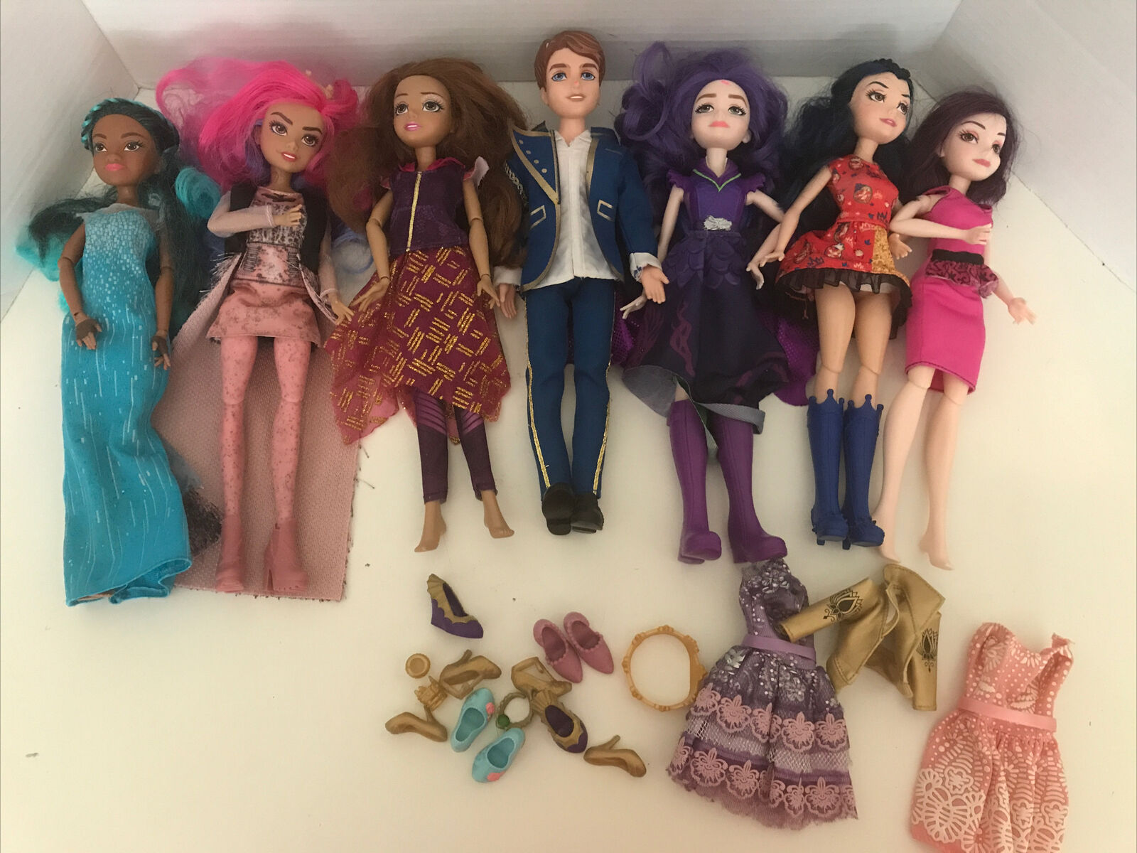 Lot Of 7 Disney Descendants Dolls: Mal, Evie, Singing Audrey, Ben, Uma, & More