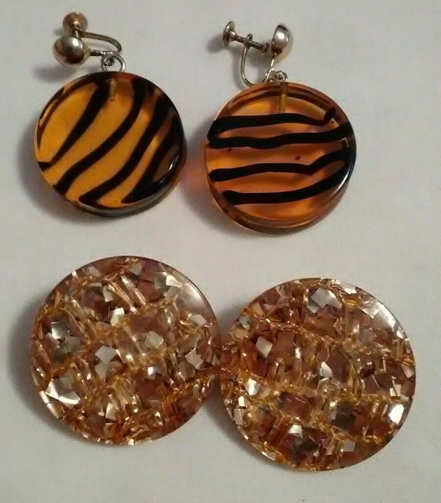Vtg Lucite Round  Gold Confetti Clip On & Leopard Look Screwback Earrings