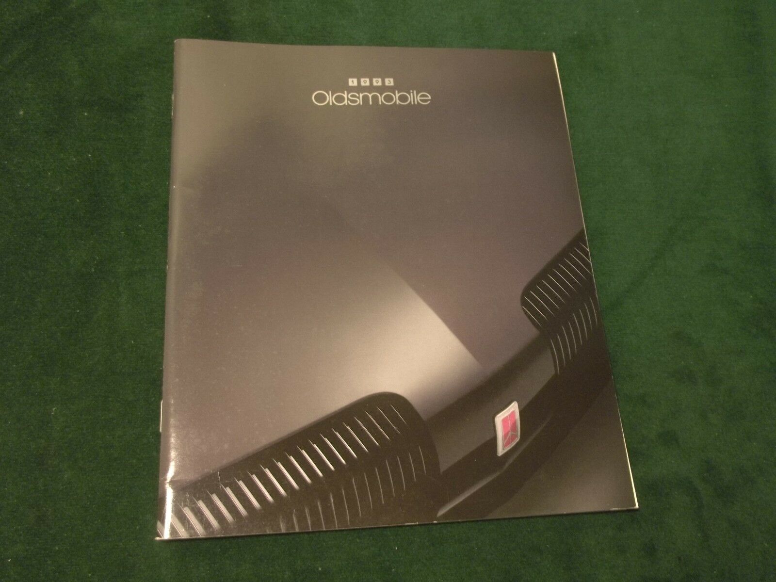 84 Pg.large 1993 Oldsmobile  Full Line Original Dealer Sales Brochure (box 654)